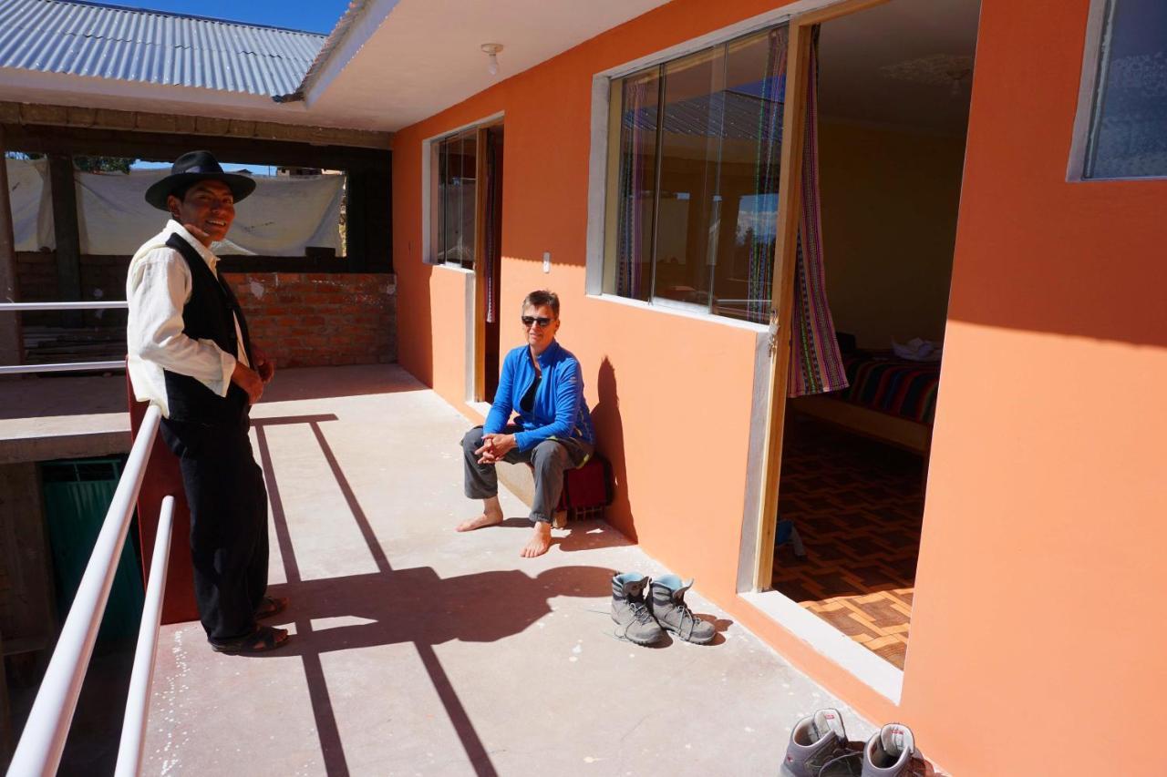 Tikawasi Homestay Comunidad Pueblo Isla Amantani Jose Luis Ocosuyo Екстер'єр фото